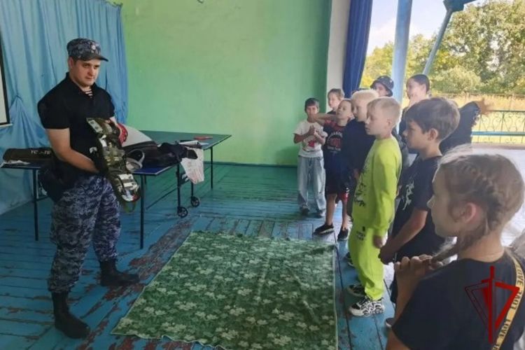 Росгвардейцы провели урок безопасности в старооскольском детском лагере «Лесная поляна»