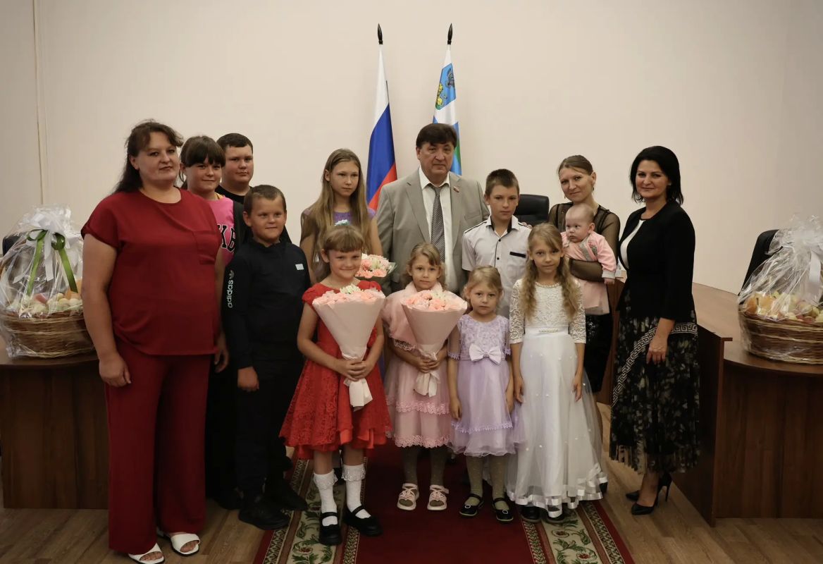 Юрий Клепиков: Традиционно помощь гражданам, нуждающимся в поддержке, становится одной из первостепенных задач в рабочих поездках в округа