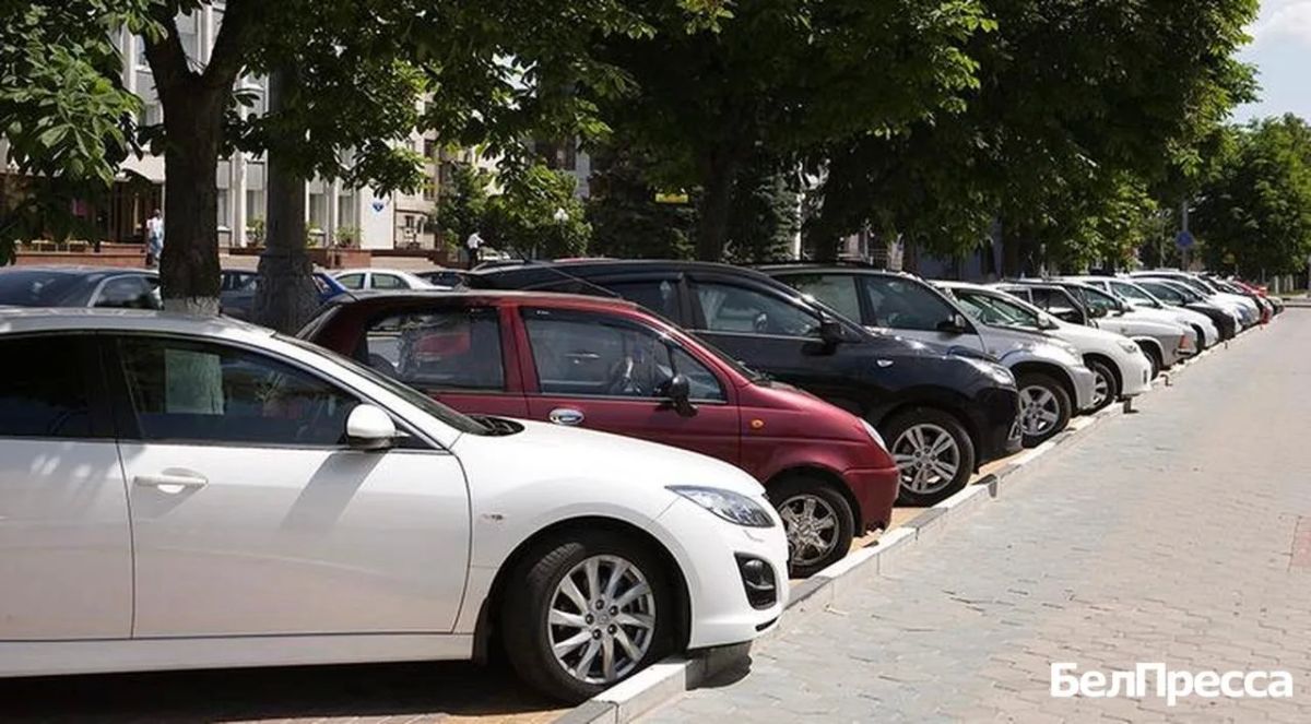 Строителе подросток снял номера с 10 автомобилей и разбросал их по микрорайону