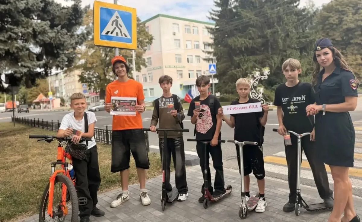 Здравствуйте. В Губкинском округе сотрудники Госавтоинспекции и молодые активисты в рамках мероприятия «Внимание - дети!» организовали консультации по дорожной безопасности для школьников в период выходных дней Пусть для вас...