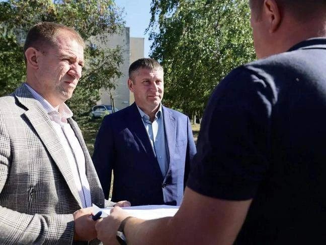 Старом Осколе Александр Шуваев проинспектировал ход ремонта дорог и медколледжа