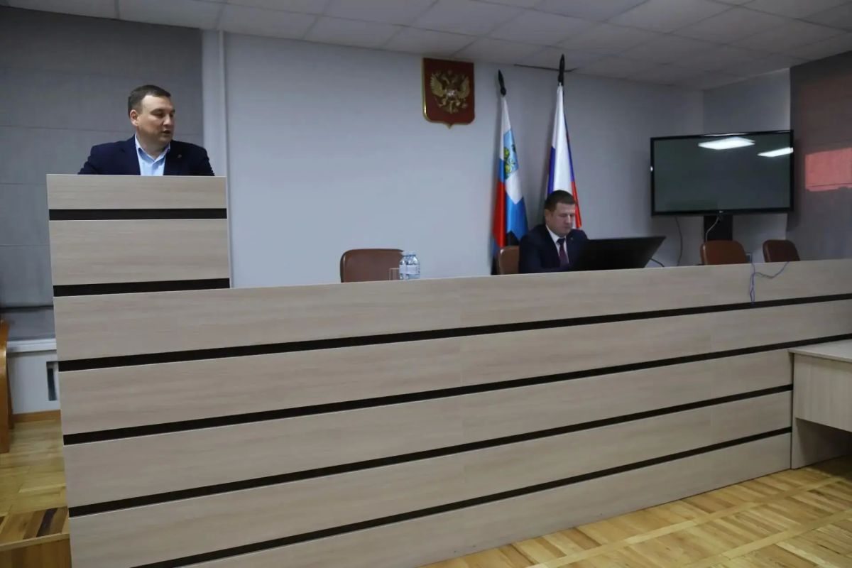Виталий Кутоманов провёл встречу с представителями педагогического сообщества округа