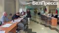 16 человек помогают избирателям на участке № 50 в Губкине