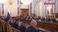 "Российские семьи должны находиться в центре всех решений": кабмин предусмотрел в проекте трехлетнего бюджета соцфонда средства на индексацию пенсий, маткапитал, пособия и помощь участникам СВО, заявил Мишустин
