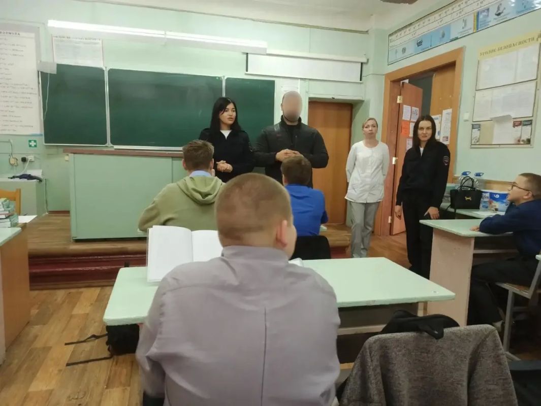 Транспортные полицейские Белгорода провели профилактические беседы со школьниками
