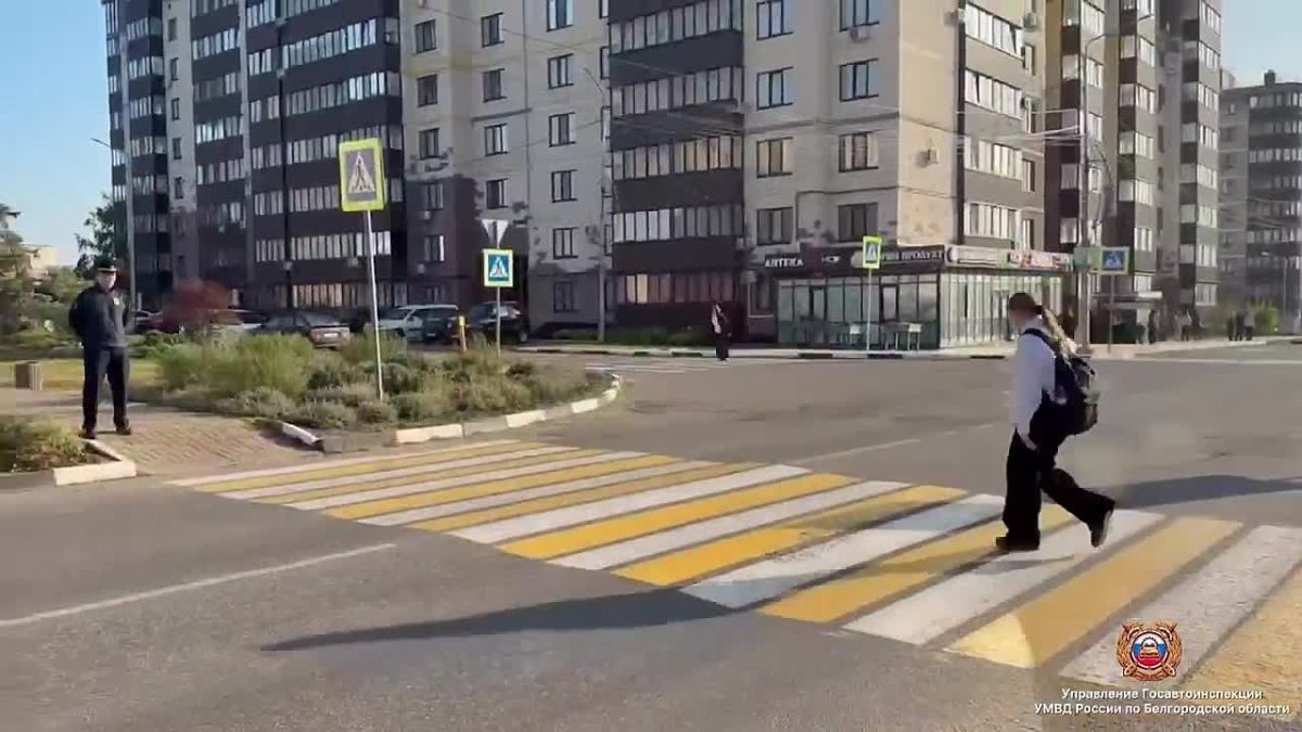 Белгородские автоинспекторы продолжают обеспечивать безопасность передвижения школьников в рамках профилактического мероприятия «Внимание-дети!»