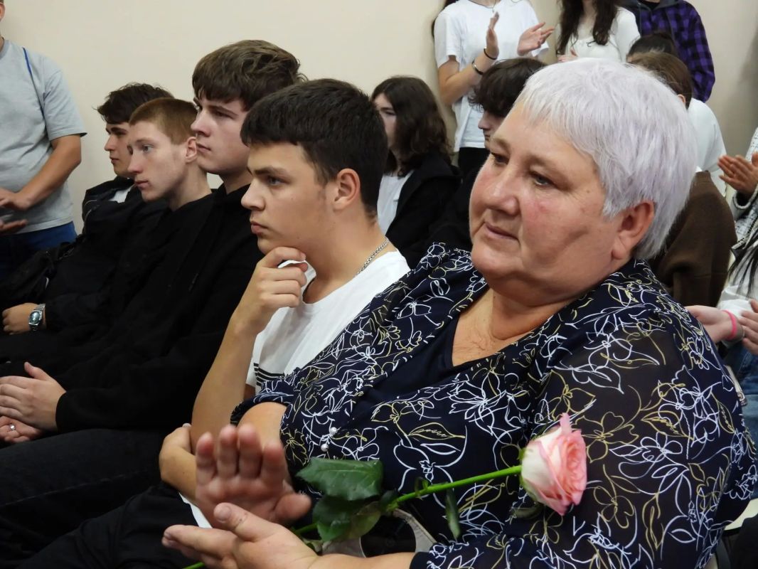 2 октября отмечается День среднего профессионального образования — праздник тех, кто формирует будущее нашей страны через труд, мастерство и наставничество
