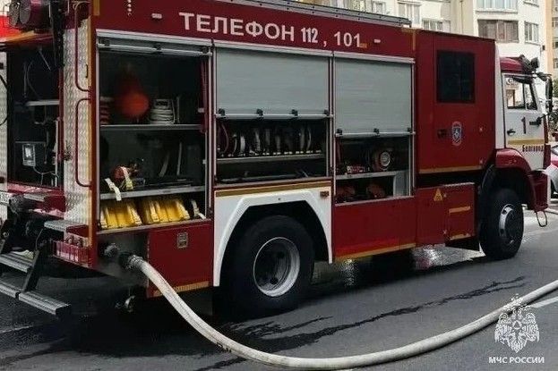 Белгороде пожарные спасли из горящей квартиры женщину