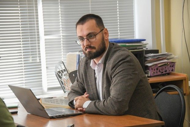 День учителя рассказываем об Алексее Островском — учителе истории и обществознания гимназии №22 Белгорода