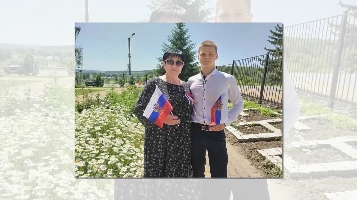 В свой профессиональный праздник учителя Грайворонского округа принимают самые тёплые поздравления
