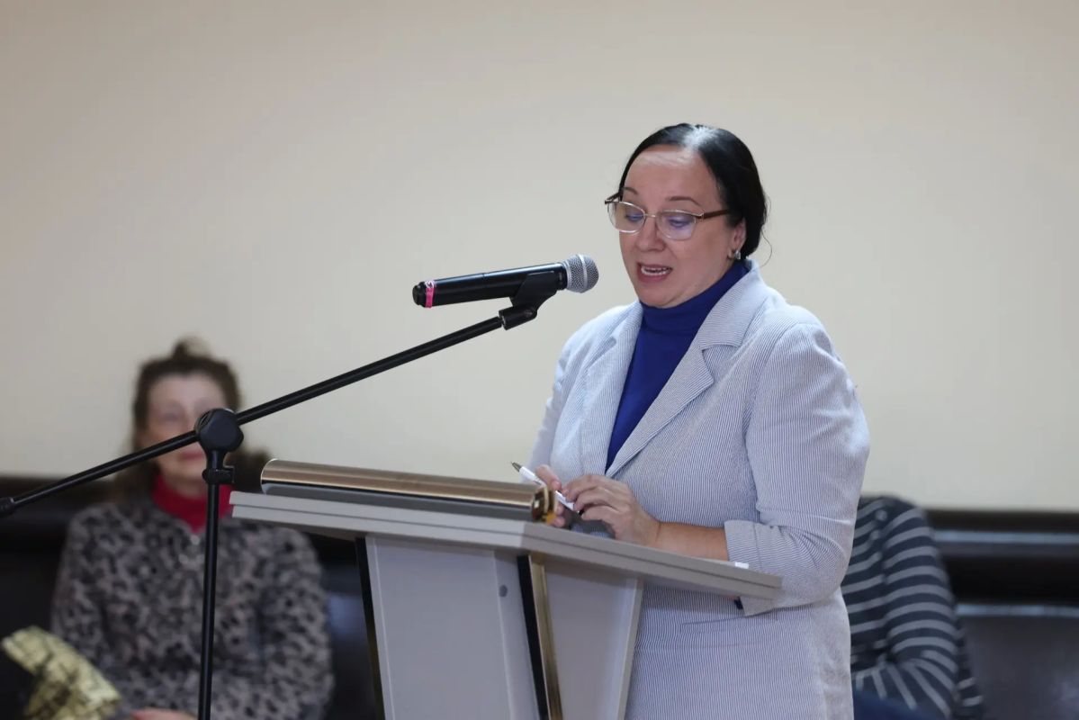 Сегодня в Белгородской государственной универсальной научной библиотеке состоялось заседание круглого стола по теме: «Белгородчина – творческий форпост России: традиции и преемственность»