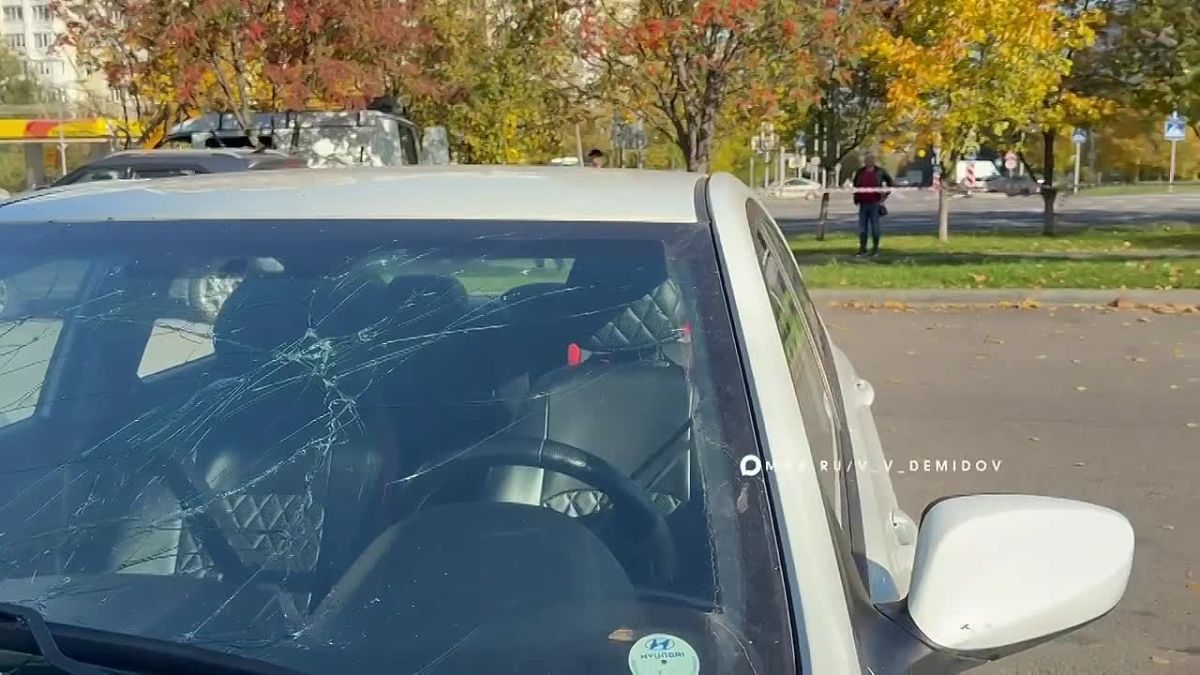 8 автомобилей повреждены после атаки дрона в Белгороде