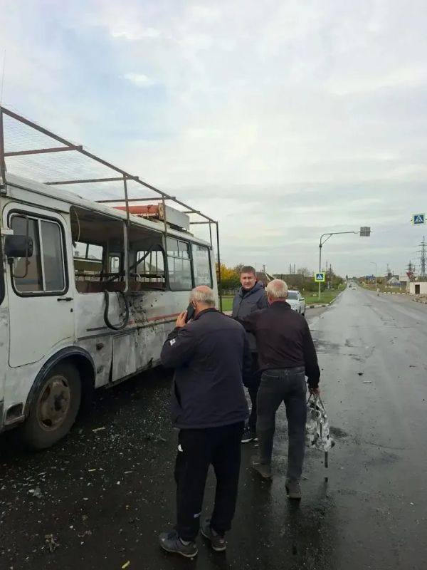 Четыре человека пострадали при атаке украинского беспилотника на автобус в Шебекино Белгородской области