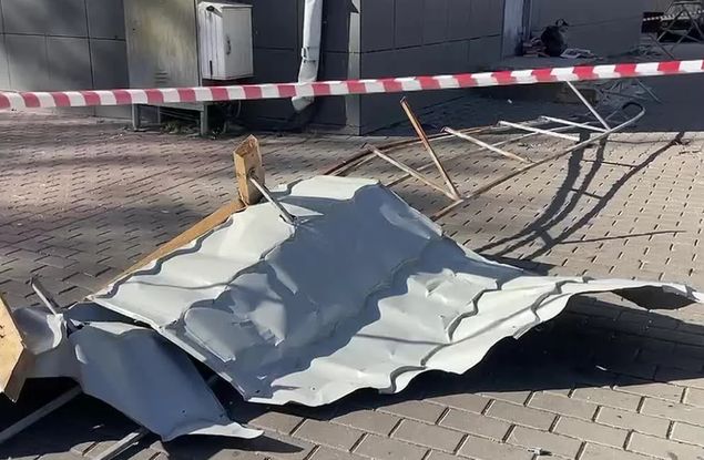 Белгороде во время массированной атаки беспилотников погиб мирный житель, ещё 14 человек получили ранения