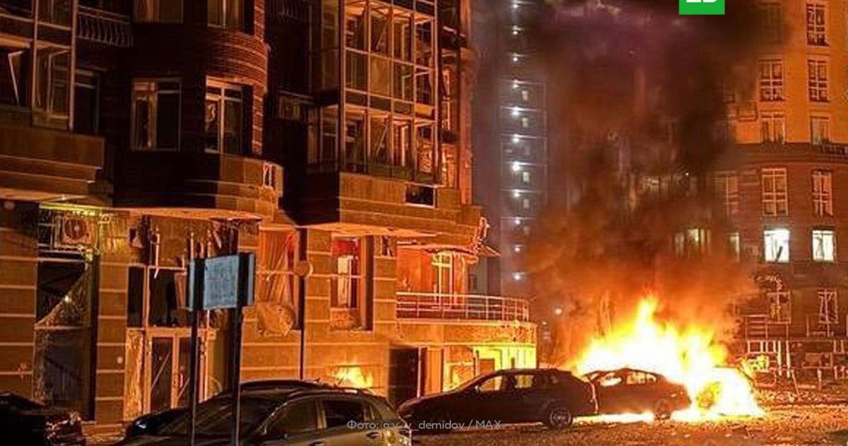 Мэр сообщил о значительных разрушениях после массированного удара по Белгороду