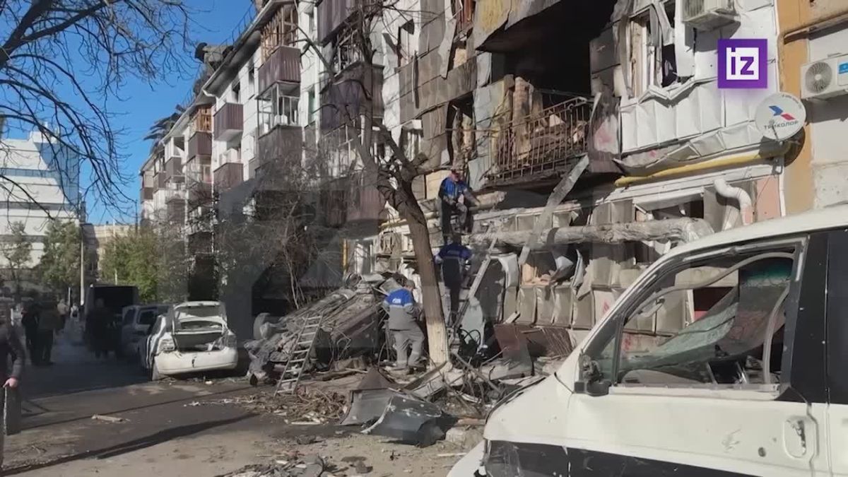 •"Белгород — город сильных людей. Выстоим вместе": после массированной атаки ВСУ в центре города повреждены десятки домов и автомобилей