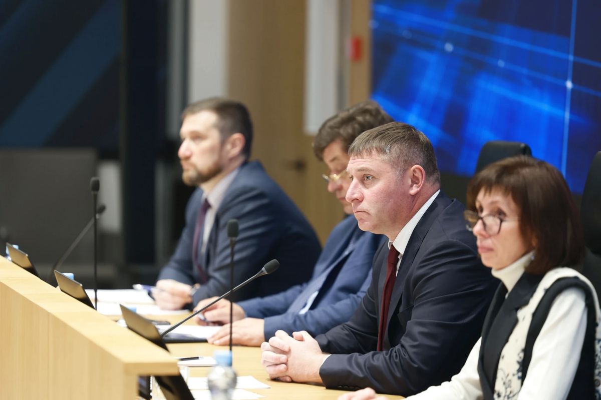 Александр Шуваев: Провёл рабочее совещание с правительством области