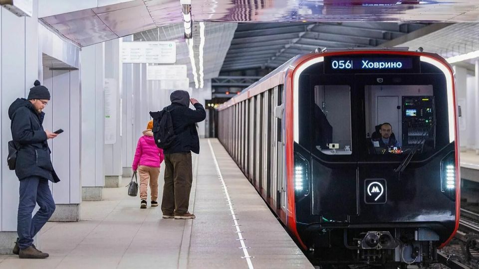 Неосторожность на платформе: пассажир московского метро заплатит за ущерб