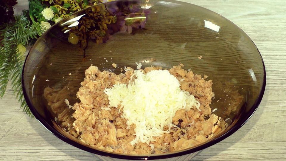 Создайте уют в зимний вечер: лучшие товары и праздничный салат на стол