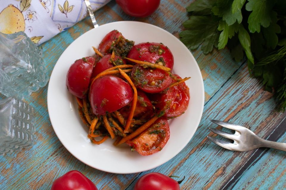 Невероятные маринованные помидоры: быстро и вкусно!