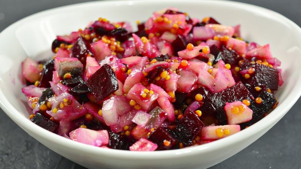 Свекольный салат с селедкой: идеальное сочетание вкусов для любого стола