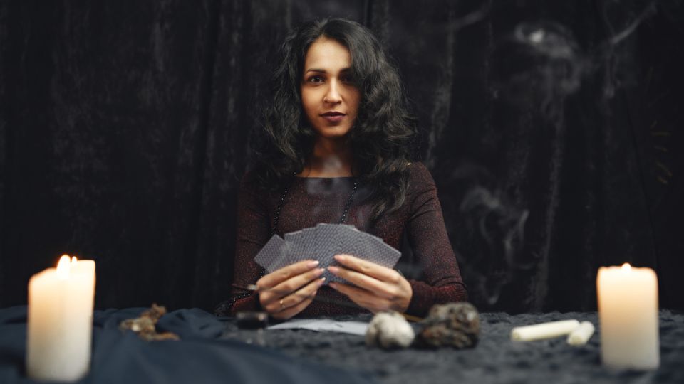 Мошенничество в мире гаданий: как соцсети становятся ловушкой для доверчивых граждан