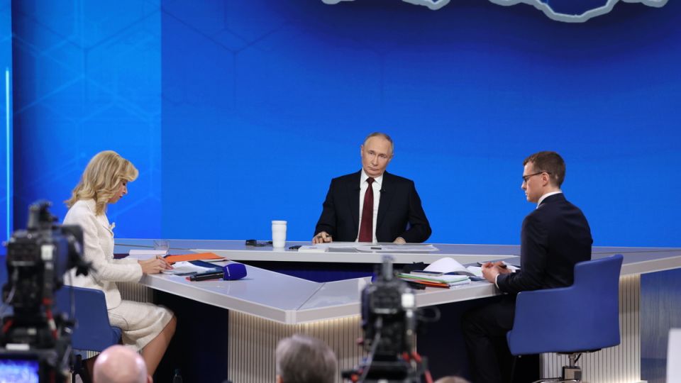 Путин обсудил помощь жителям, потерявшим жилье из-за конфликта