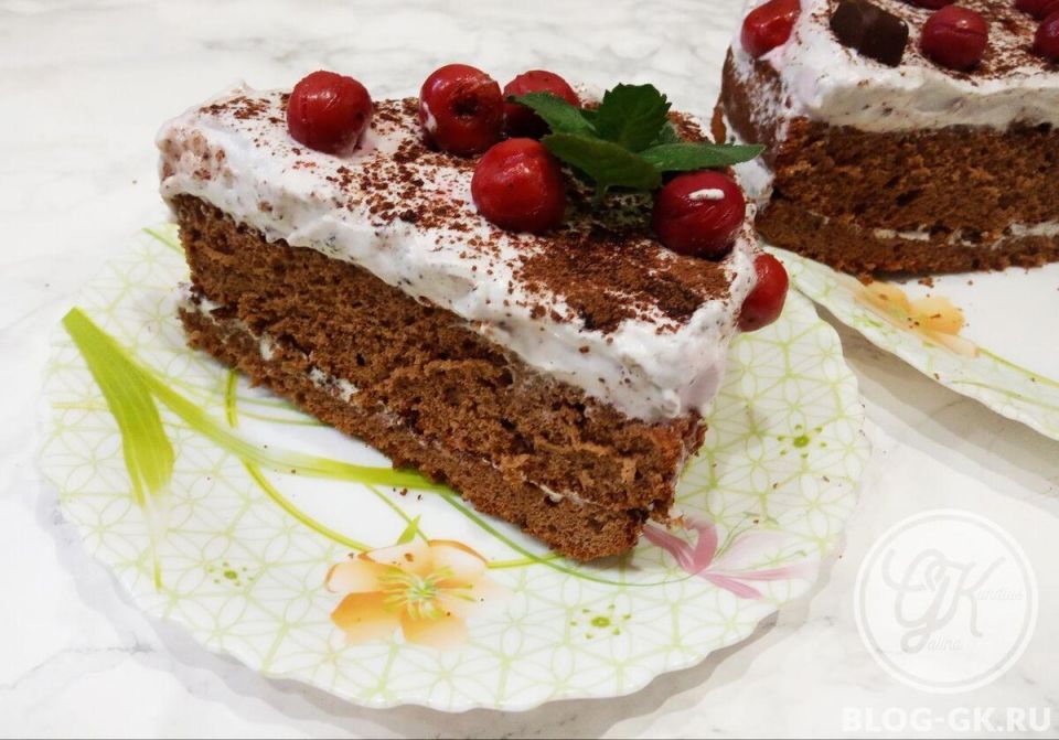 Шоколадный торт с вишневым белково-вишневым кремом
