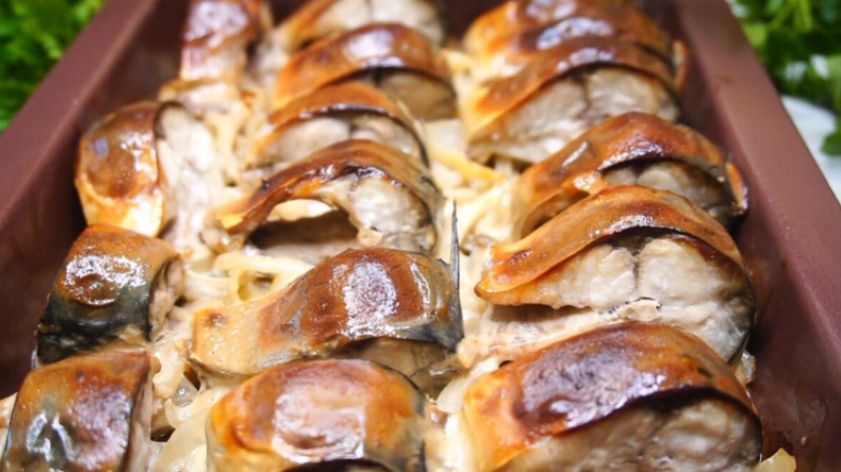 Запеченная скумбрия: простой рецепт с ярким вкусом и дымной ноткой