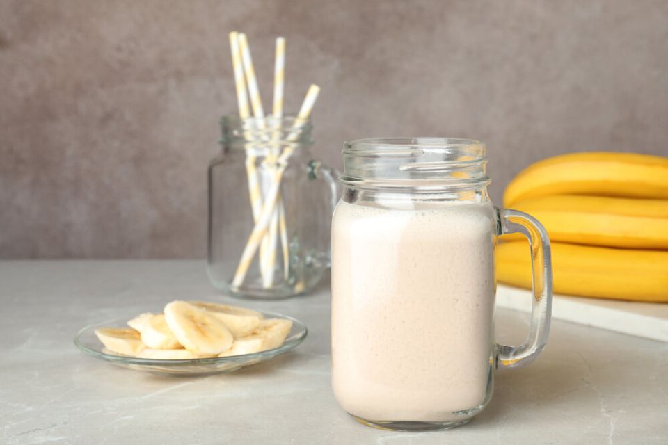 Смело ли вы готовы попробовать новый вкусный смузи с бананом?