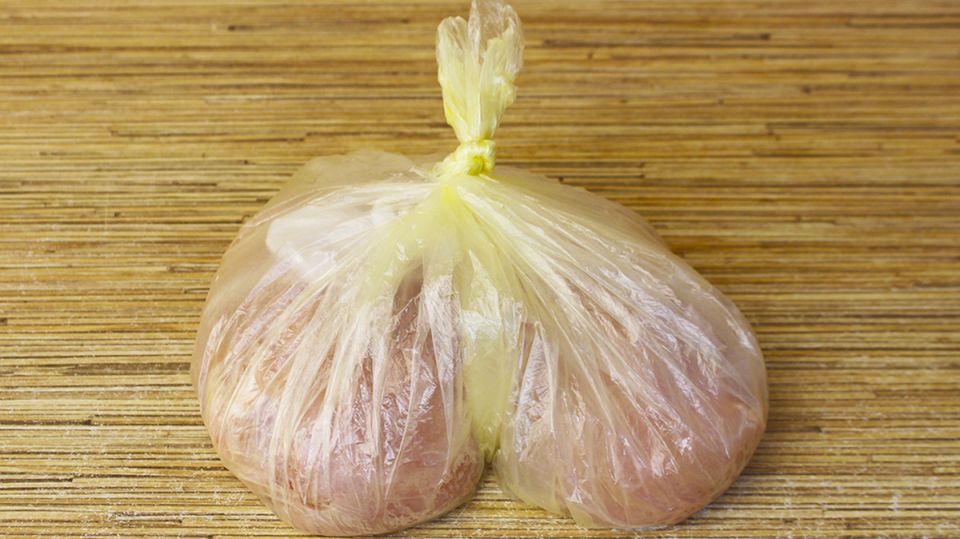 Секрет идеальной куриной грудки: нежное блюдо под пикантной шубой