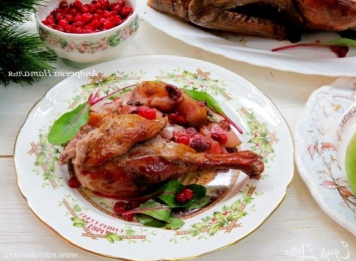 Утка с брусникой: Как приготовить кулинарный шедевр